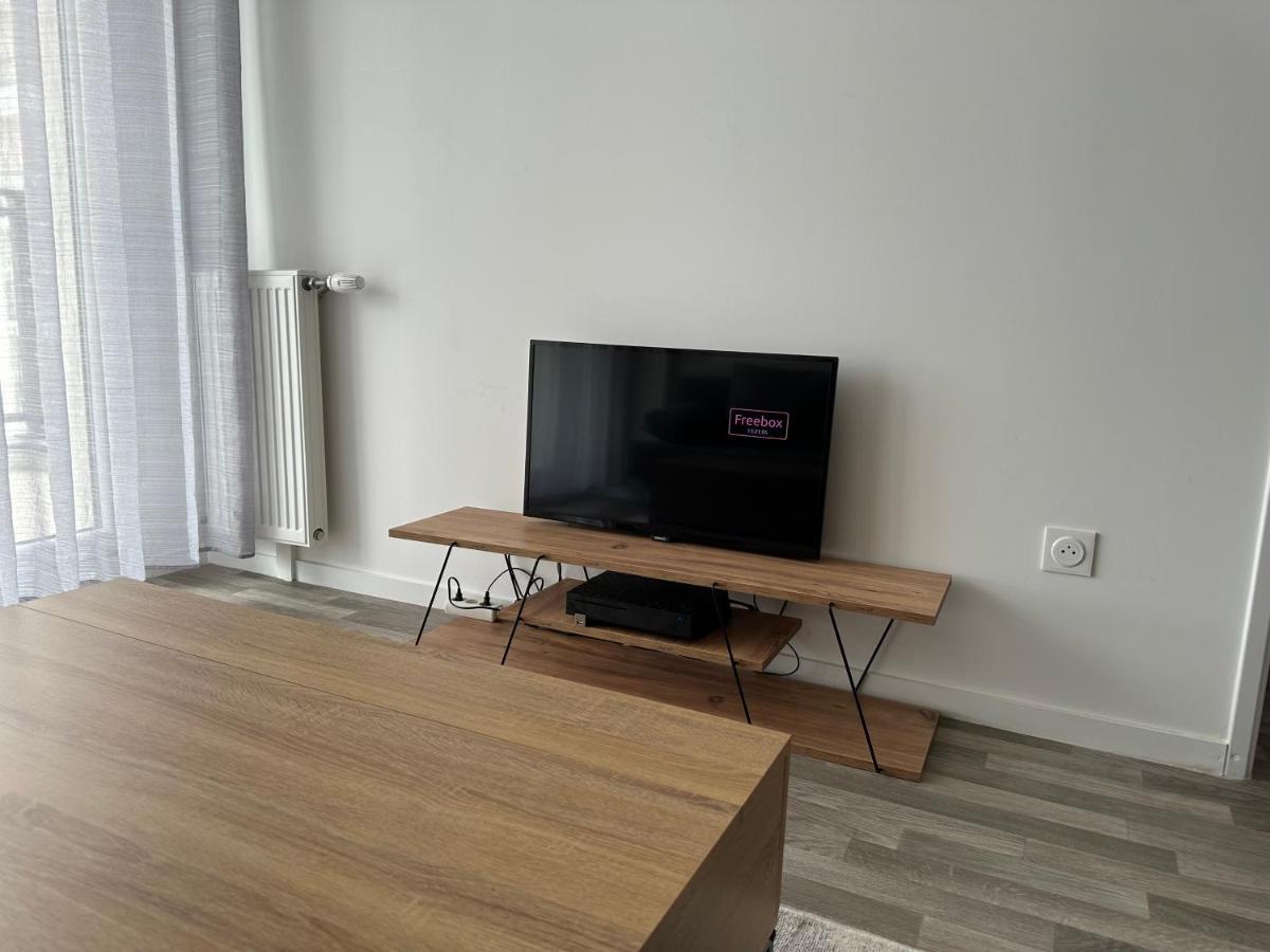 Agreable 2 Pieces Avec Balcon Et Parking Transports By Immo Kit Bnb Sarcelles Exterior photo