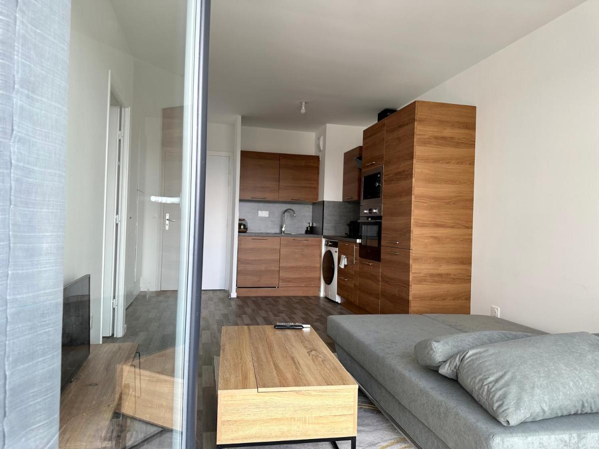 Agreable 2 Pieces Avec Balcon Et Parking Transports By Immo Kit Bnb Sarcelles Exterior photo